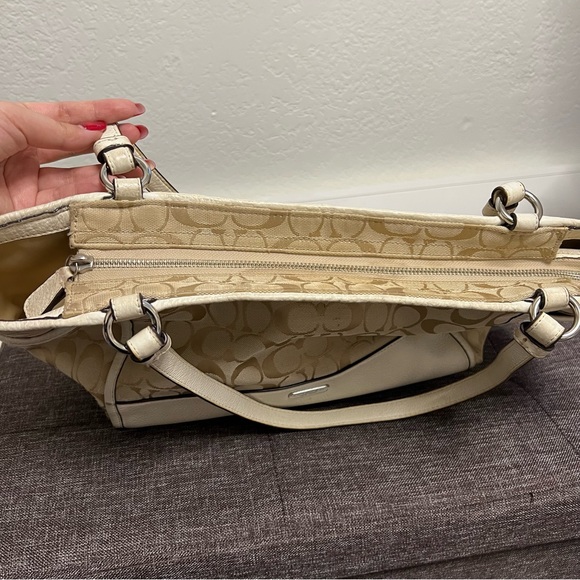 Set of 2 Coach Signature Canvas and White Leather Shoulder Bag and Long Wallet - Picture 8 of 16